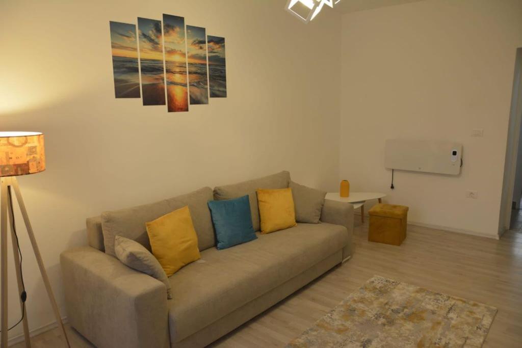 Sunrise Apartment Petroşani Екстериор снимка